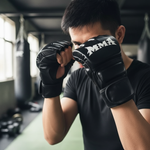 Client montrant les gants noirs