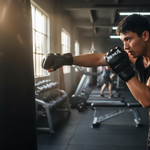 Client utilisant les gants noirs