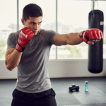 Cliente utilisant les gants rouges